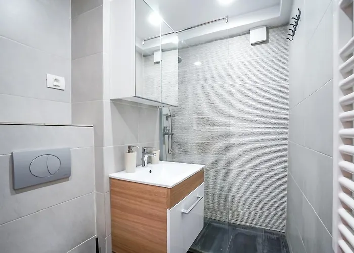 - Pta. Alba Iulia - Metrou Bukarest